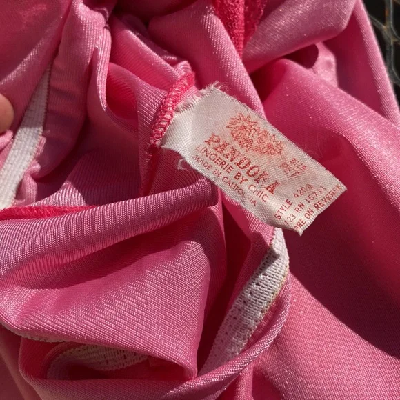 Vintage Lingerie - Picture 4 of 9